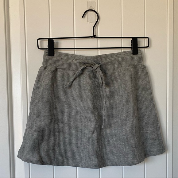 Halara gray tennis skirt - Picture 3 of 4